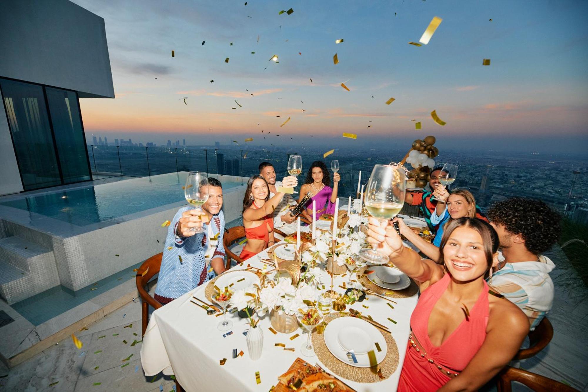 Five Jumeirah Village Dubai Esterno foto A party at the 101