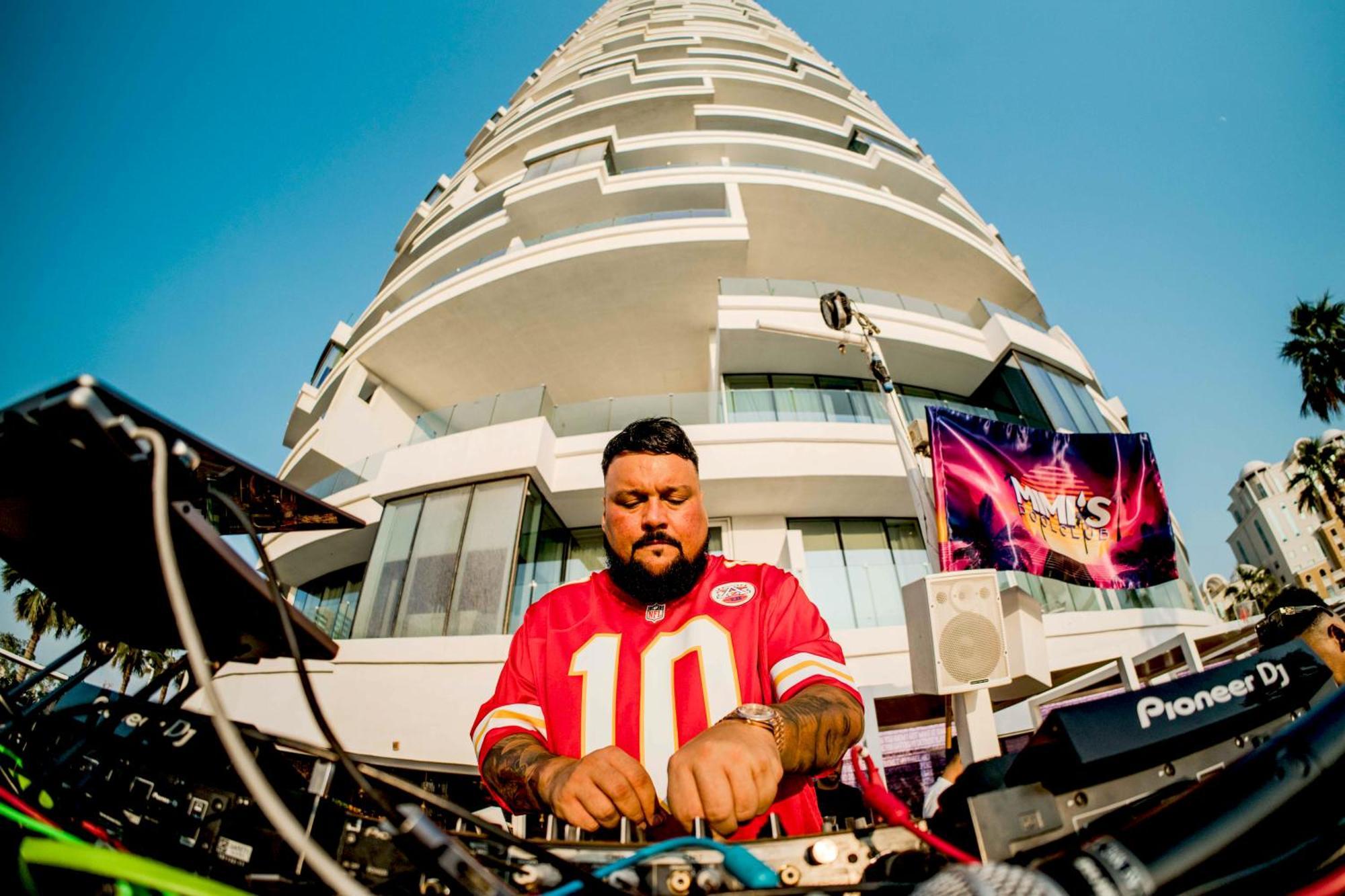 Five Jumeirah Village Dubai Esterno foto DJ Drama performing in 2019