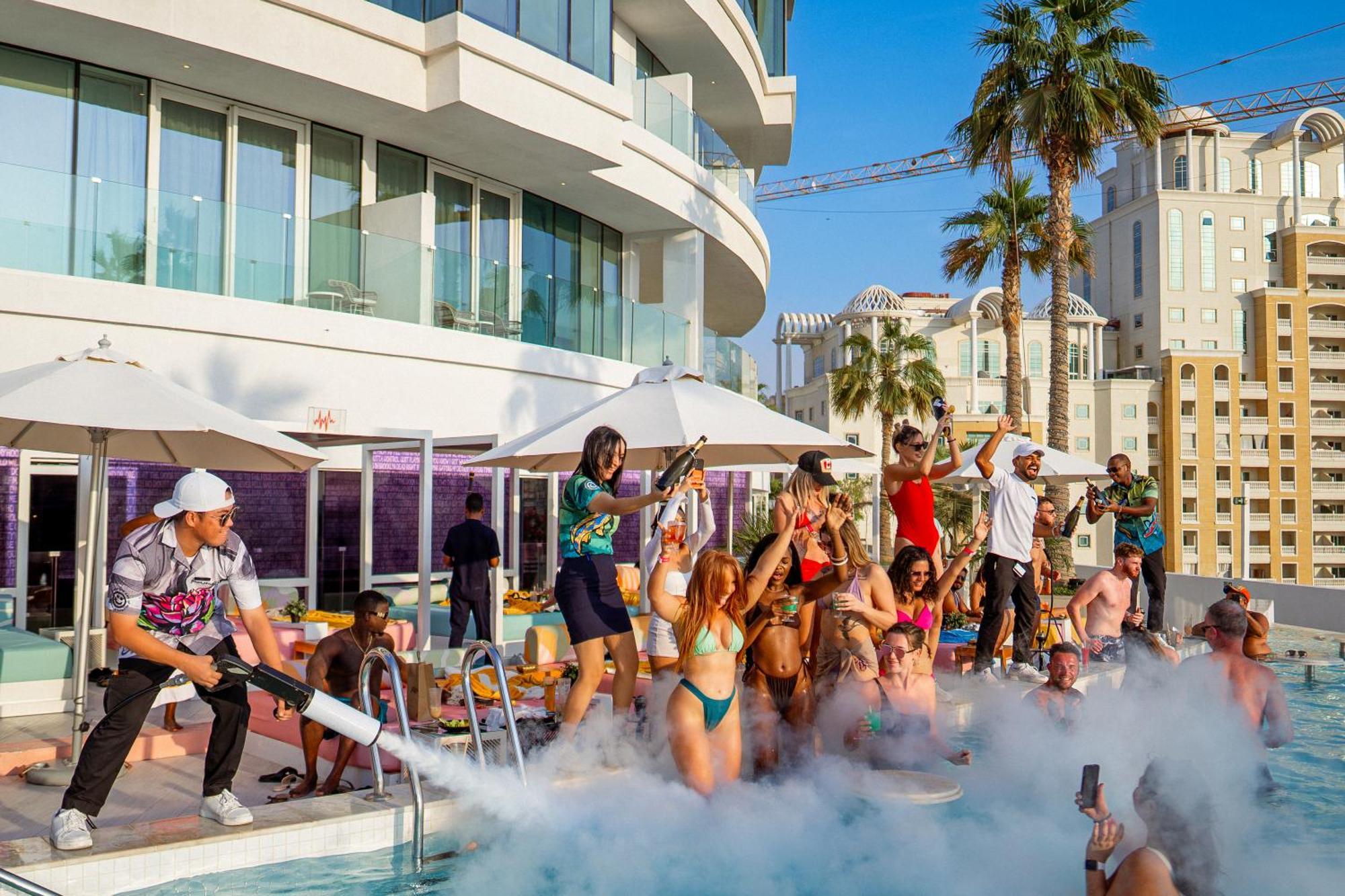 Five Jumeirah Village Dubai Esterno foto The pool party at the hotel