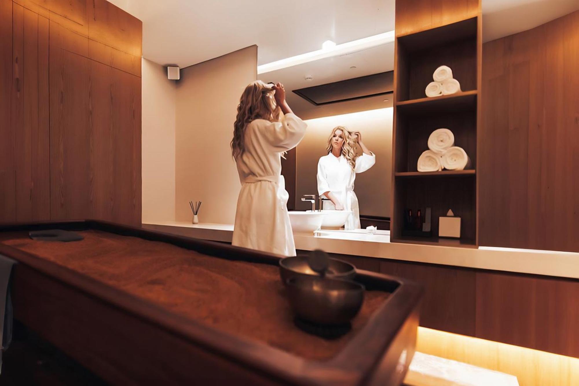 Five Jumeirah Village Dubai Esterno foto A spa at the Mandarin Oriental, Munich